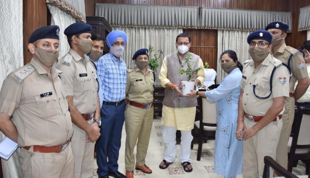 मुख्यमंत्री पुष्कर सिंह धामी से मिले पीपीएस एसोसिएशन के सदस्य, केडर रिव्यू किये जाने का किया अनुरोध Officials of PPS Association met Chief Minister Shri Pushkar Singh Dhami at the Chief Minister's Camp Office on Sunday.