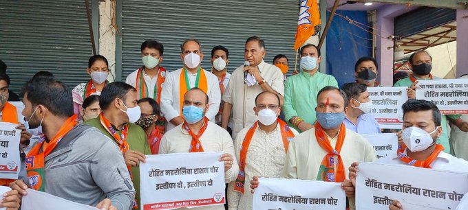 भाजपा ने आम आदमी पार्टी पर लगाया आरोप, गरीबों का राशन चोरी करते हुए रंगे हाथों पकड़े गए आप कार्यकर्ता