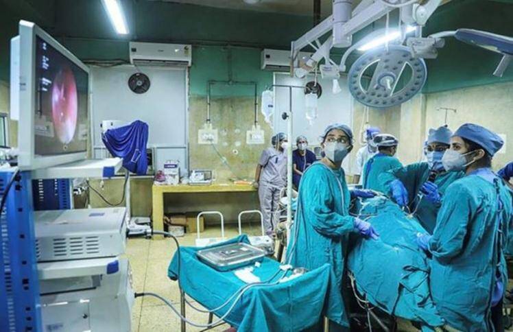 ब्रिटेन में बेकाबू हुआ कोरोना, जल्द ही लग सकता है लॉकडाउन Due to the global pandemic Corona, the restrictions did wonders and soon the cases could be controlled, but as soon