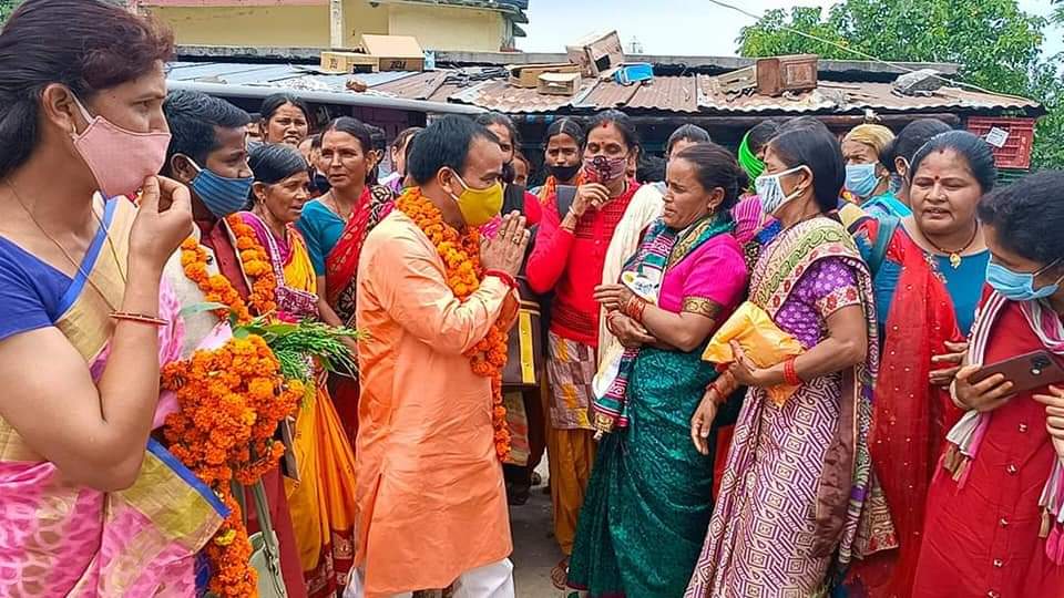 स्वास्थ्य मंत्री का श्रीनगर विधानसभा क्षेत्र में जबरदस्त स्वागत Dr. Dhan Singh Rawat, who reached his constituency for the first time after becoming a cabinet minister in the state government,