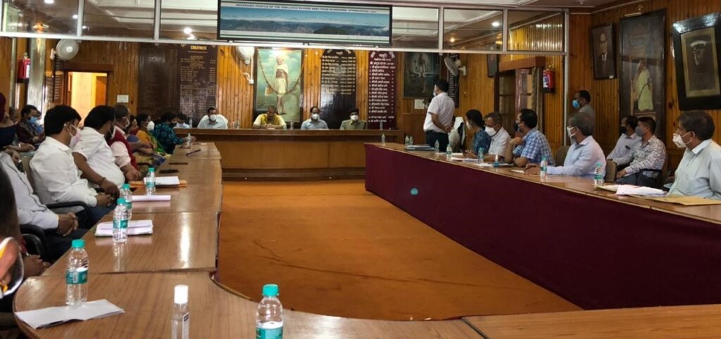 विकास कार्यों में कोताही बरतने वालों को बर्दास्त नहीं किया जायेगा- कैबिनेट मंत्री गणेश जोशी
