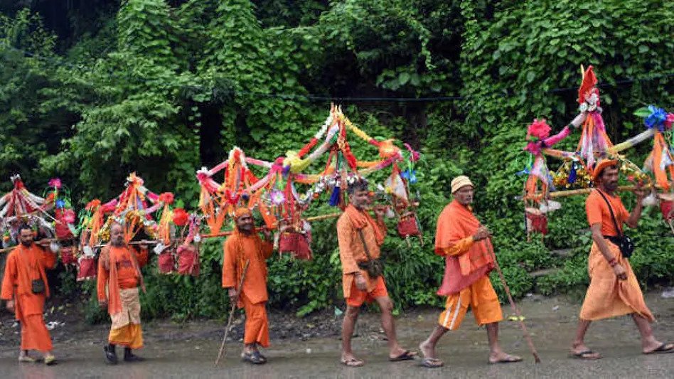उत्तर प्रदेश में कांवड़ यात्रा पर सुप्रीम कोर्ट सख्त, कहा- दोबार विचार करने का दिया निर्देश The Supreme Court is looking strict regarding the Kanwar Yatra. The Uttar Pradesh government has been asked to consider