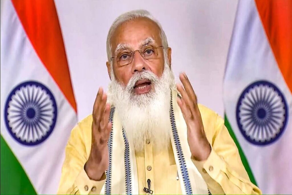 केंद्र सरकार ने 14 हजार 505 करोड़ रुपये में कोविशील्ड और कोवैक्सीन की 66 करोड़ डोज खरीदने का किया ऐलान The central government has taken the biggest and most important step of vaccination for India. Under which the government