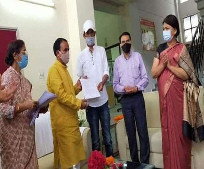 उत्तराखंड: स्वास्थ्य मंत्री धन सिंह रावत की सौग़ात, 22 मृतक आश्रितों को सौंपे नौकरी नियुक्ति पत्र