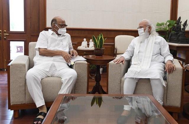 संसद सत्र से पहले पीएम मोदी से मिले एनसीपी चीफ शरद पवार, एक घंटे चली बातचीत, सियासी हलचल तेज Nationalist Congress Party (NCP) chief Sharad Pawar met Prime Minister Narendra Modi on Saturday. The Prime Minister's Office