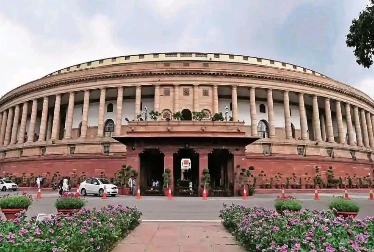आज फिर विपक्ष के हंगामे के साथ शुरू हुआ संसद, लोकसभा और राज्यसभा की कार्यवाही 12 बजे तक स्थगित