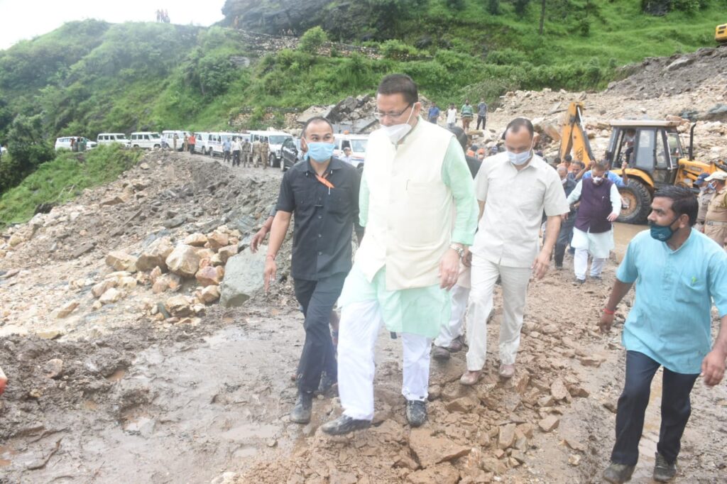 मुख्यमंत्री पुष्कर सिंह धामी ने किया उत्तरकाशी के आपदा ग्राम क्षेत्रों का दौरा, आपदा पीड़ितों का साथ देने का किया वादा