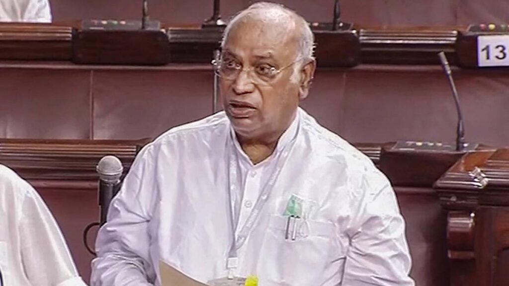 मानसून सत्र का दूसरा दिन: मल्लिकार्जुन खडगे ने लगाया आरोप, कहा- सरकार छिपा रही है मौतों का आंकड़ा