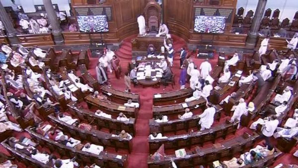 मर्यादा की सभी सीमा लांघ, TMC सांसद ने आईटी मिनिस्टर वैष्णव से पेपर छीनकर किए टुकड़े- टुकड़े