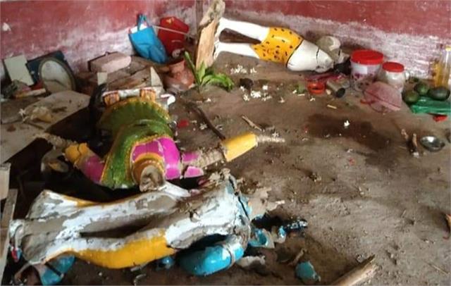 बांग्लादेश में उपद्रवियों ने हिंदुओं के 4 मंदिरों पर किया हमला, 10 मूर्तियां तोड़ी
