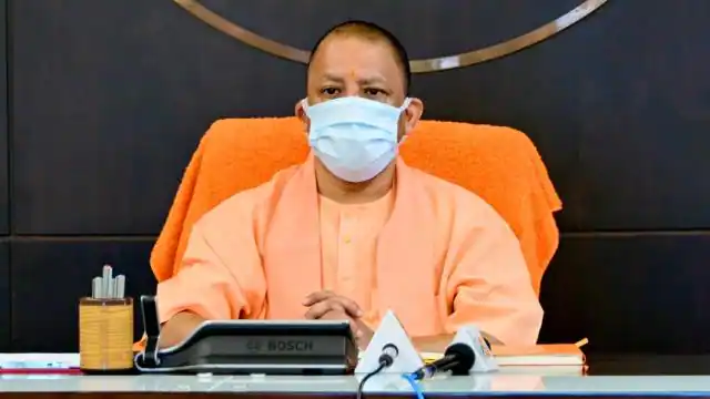 सीएम योगी ने दी सख्त हिदायत- बांधो पर रखें कड़ी नजर, बाढ़ प्रभावित क्षेत्रों में कोई भूखा न सोए