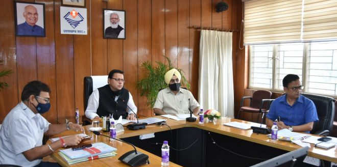 मुख्यमंत्री श्री पुष्कर सिंह धामी ने लोक निर्माण विभाग को जल्द सड़कों को गड्ढ़ा मुक्त करने के दिये निर्देश