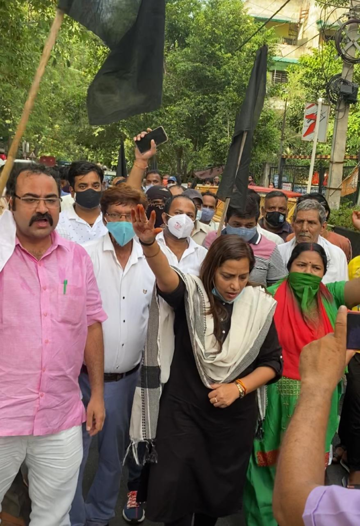 आम आदमी पार्टी से राज्यसभा सांसद श्री संजय सिंह को नागरिकों ने दिखाए काले झंडे-पूर्व महापौर सुश्री प्रीति अग्रवाल