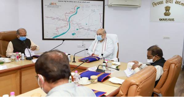 प्रधानमंत्री जन आरोग्य योजना के तहत अहमदाबाद शहर में आयुष्मान कार्ड का शत प्रतिशत लक्ष्य हासिल करने का भी निर्देश दिया