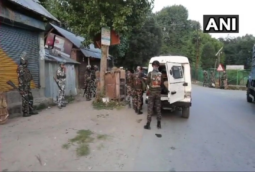 जम्मू कश्मीर के पंपोर में सुरक्षाबलों और आतंकियों के बीच मुठभेड़, 2 पुलिसकर्मी घायल