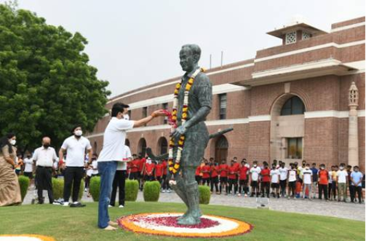 135 करोड़ भारतीयों के लिए लॉन्च किया गया फिट इंडिया मोबाइल ऐप भारत का सबसे व्यापक फिटनेस मोबाइल ऐप है: श्री अनुराग ठाकुर