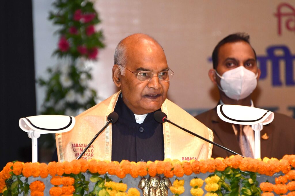 बाबासाहेब भीमराव आंबेडकर विश्वविद्यालय के 9वें दीक्षांत समारोह में मुख्य अतिथि के रूप में शामिल हुए राष्ट्रपति श्री राम नाथ कोविन्द