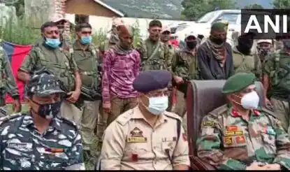 जम्मू-कश्मीर पुलिस ने हिजबुल मुजाहिदीन के 2 आतंकवादियों को किश्तवाड़ से किया गिरफ्तार