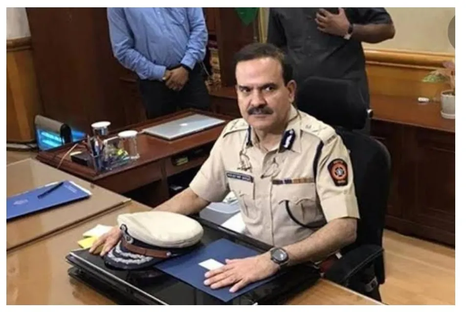पूर्व पुलिस आयुक्त परमबीर सिंह के खिलाफ लुकआउट नोटिस जारी, 1.25 करोड़ रुपए की वसूली करने का आरोप