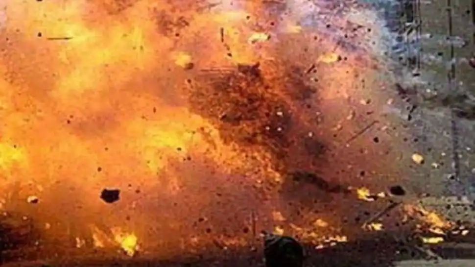 छत्तीसगढ़ के दंतेवाड़ा में नक्सलियों ने किया IED ब्लास्ट, 12 लोग घायल