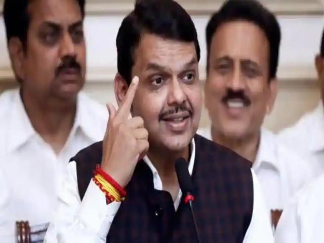 महाराष्ट्र में ‘थप्पड़’ को लेकर गरमाई राजनीति, भाजपा नेता देवेंद्र फडणवीस ने भी कसा तंज