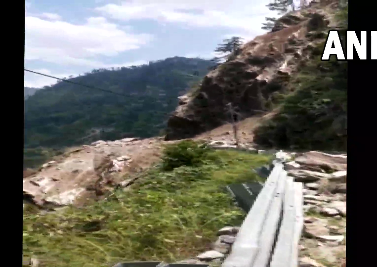 हिमाचल प्रदेश के किन्नौर में दर्दनाक हादसा, भू-स्खलन के बाद मलबे में दबी 40 यात्रियों से भरी बस