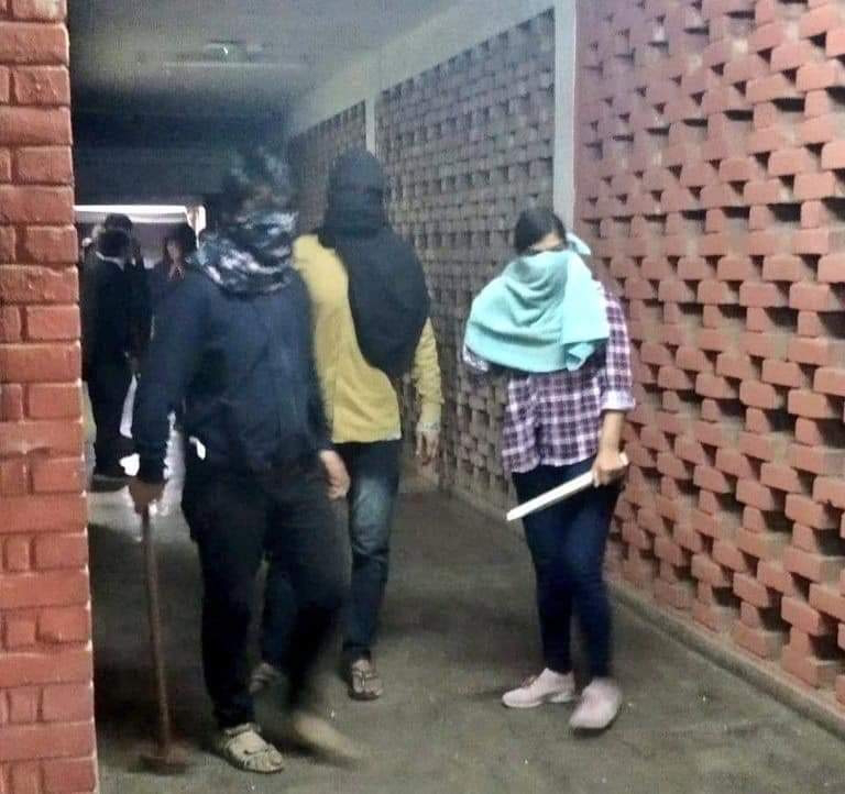 नकाबपोश गुंडों के चेहरों से नकाब कब उतारेगी पुलिस ?