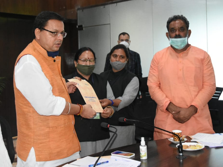 कोरोना काल में प्रभावित महिला स्वयं सहायता समूहों की सहायता पर सरकार करेगी विचार- मुख्यमंत्री पुष्कर सिंह धामी