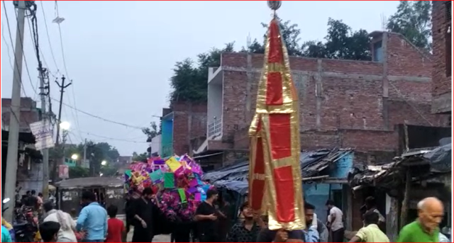 आदेशों की खुलेआम उड़ी धज्जियां, बड़ी संख्या में निकालें गए ताजिए