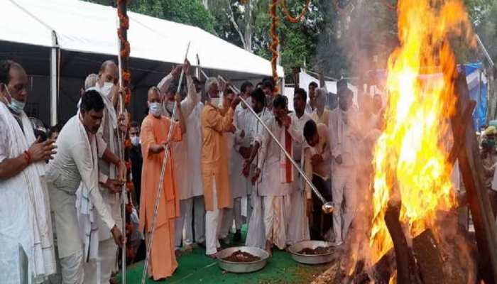 पंचतत्व में विलीन हुए पूर्व सीएम कल्याण सिंह, बेटे राजवीर सिंह ने दी मुखाग्नि