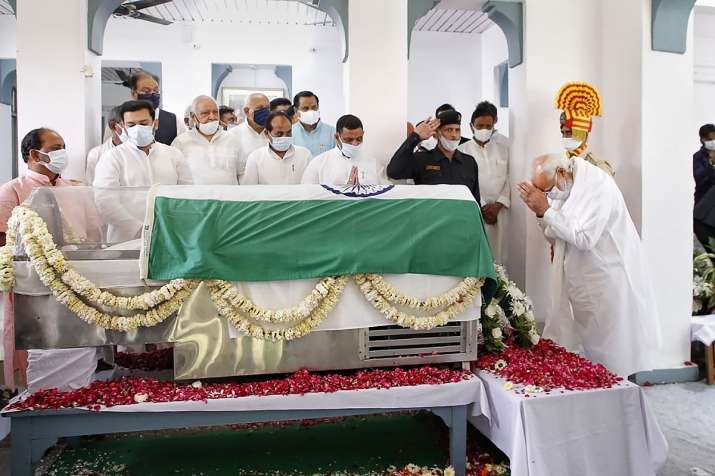 कल्याण सिंह के जीवन की अंतिम यात्रा, पीएम मोदी समेत कई नेताओं किया अंतिम दर्शन, यूपी और उत्तराखंड में राजकीय शोक