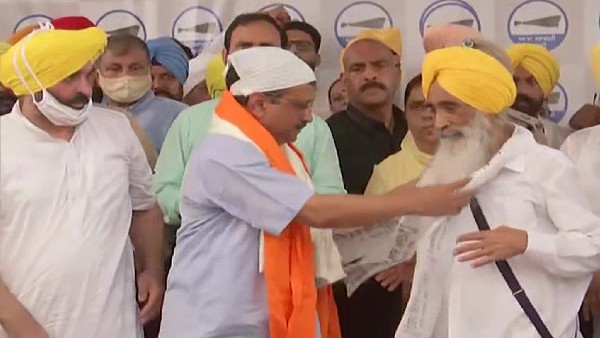 अकाली दल को बड़ा झटका, पूर्व मंत्री सेवा सिंह सेखवां आम आदमी पार्टी में हुए शामिल