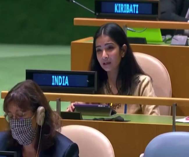 India has given a befitting reply to the Prime Minister of Pakistan Imran Khan in the United Nations General Assembly, reversing the