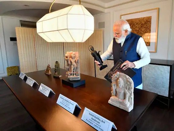 अमेरिका से स्वदेश लौटे प्रधानमंत्री नरेंद्र मोदी, साथ लाए 157 कलाकृतियां और पुरावशेष की सौगात