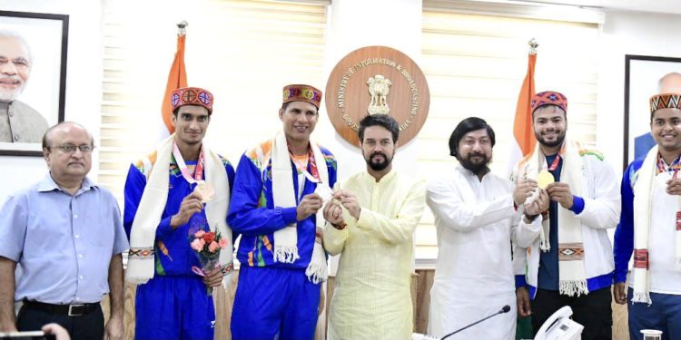 खेल मंत्री अनुराग ठाकुर ने टोक्यो पैरालंपिक के पदक विजेताओं को किया सम्मानित Union Minister of Youth Affairs and Sports Anurag Thakur congratulated Paralympic Games medalists Sumit Antil