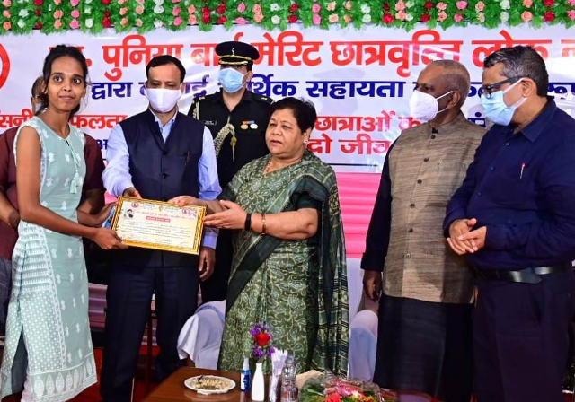 सकारात्मक सोच से सकारात्मक ऊर्जा मिलती है, आगे बढ़ने की प्रेरणा मिलती है: अनुसुईया उइके