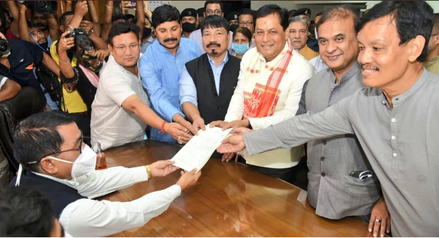 असम: सर्बानंद सोनोवाल ने राज्यसभा के लिए आगामी उपचुनाव के लिए नामांकन किया दाखिल
