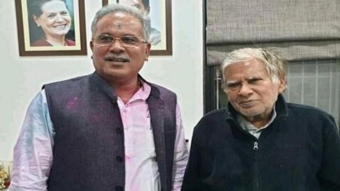 Nand Kumar Baghel, father of Chhattisgarh Chief Minister Bhupesh Baghel, has been arrested by the police today. Alleged derogatory