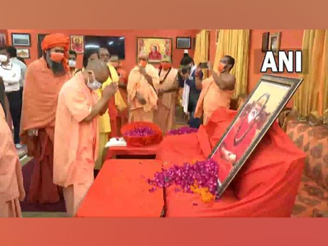 सीएम योगी आदित्यनाथ ने दी महंत नरेंद्र गिरी को श्रद्धांजलि, कहा- ‘अपराधी को बख्शा नहीं जाएगा’