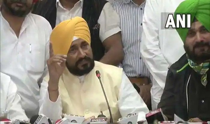 सीएम बनने के बाद पहली प्रेस कांफ्रेंस में रो पड़े चरणजीत सिंह चन्नी, बोले- एक आम आदमी को मुख्यमंत्री बना दिया Yes, new Legislature Party leader Charanjit Singh Channi has taken oath as CM today. However, Captain Amarinder did not attend