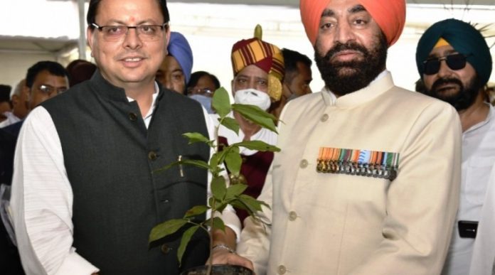 उत्तराखंड के आठवें राज्यपाल के रूप में लेफ्टिनेंट जनरल गुरमीत सिंह ने ली शपथ Lt Gen Gurmeet Singh (Seni) nominated Governor of Uttarakhand took oath as the eighth Governor at Raj Bhavan on Wednesday morning.