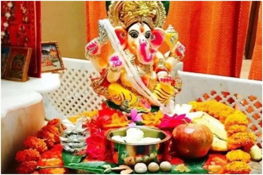 Ganesh Utsav is celebrated with great pomp all over India. In this 10-day long festival, various types of bhog are offered to Ganpati Bappa.