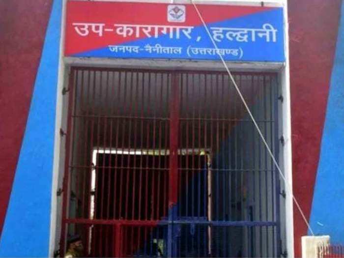 हल्द्वानी जेल में कैदी की मौत के मामले में सुप्रीम कोर्ट से एसएसपी प्रीति प्रदर्शनी को मिली राहत SSP Preeti Exhibition has got a big relief from the Supreme Court. The Supreme Court has today stayed the Nainital High Court's direction