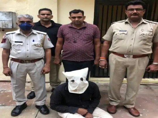 राजनेताओं और अधिकारियों की आवाज निकालकर व्यापारियों से करोड़ों ठगे, 100 से ज्यादा लोगों को बना चुका शिकार In Rajasthan, an 8th pass crook was cheating by doing mimicry. Jaipur Police has arrested the thug from Beawar. Investigation revealed