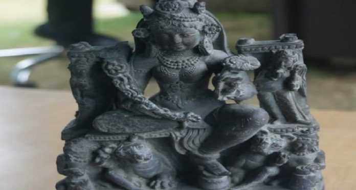 जम्मू-कश्मीर के बडगाम जिले में मिली देवी दुर्गा की 1200 साल पुरानी मूर्ति The Jammu and Kashmir Police has recovered a 1,200-year-old idol of Goddess Durga in central Kashmir's Budgam district.