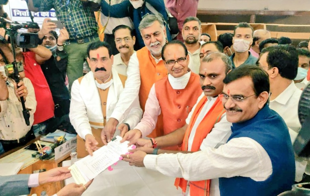मध्य प्रदेश: MoS और BJP नेता एल मुरुगन ने आगामी उपचुनाव के लिए नामांकन किया दाखिल