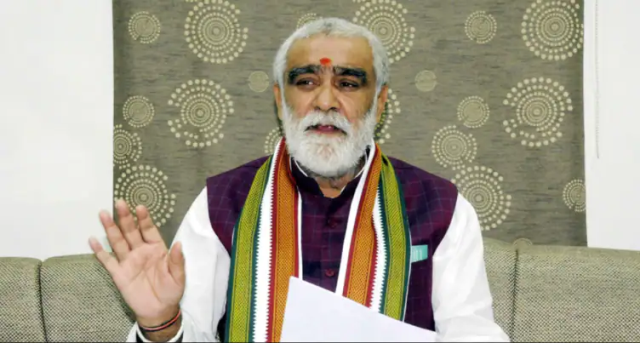 पर्यावरण, वन और जलवायु परिवर्तन राज्य मंत्री श्री अश्विनी कुमार चौबे ने असम में परियोजनाओं की प्रगति के लिए की समीक्षा बैठक