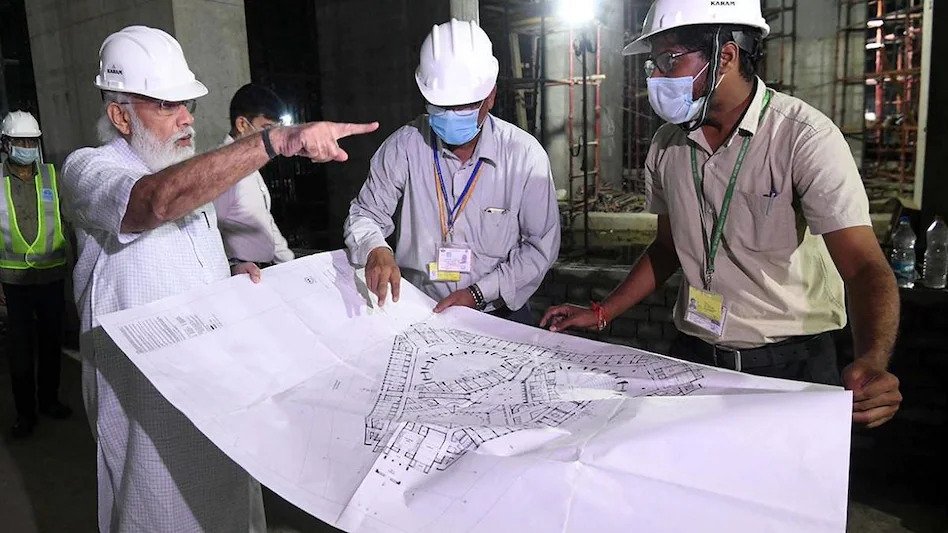 प्रधानमंत्री नरेन्द्र मोदी ने नए संसद भवन के निर्माण कार्यों का किया निरीक्षण The Prime Minister, Shri Narendra Modi, on the evening of September 26, 2021, inspected and reviewed the ongoing construction work
