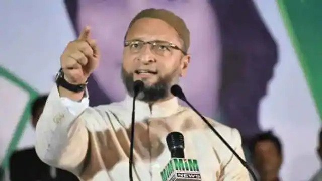 कानपुर में एक सभा बोले AIMIM चीफ असदुद्दीन ओवैसी, मुसलमानों की हालत बैंड बाजा पार्टी की तरह AIMIM President Asaduddin Owaisi was addressing a gathering in Kanpur on Sunday in view of the upcoming assembly elections in Uttar Pradesh.