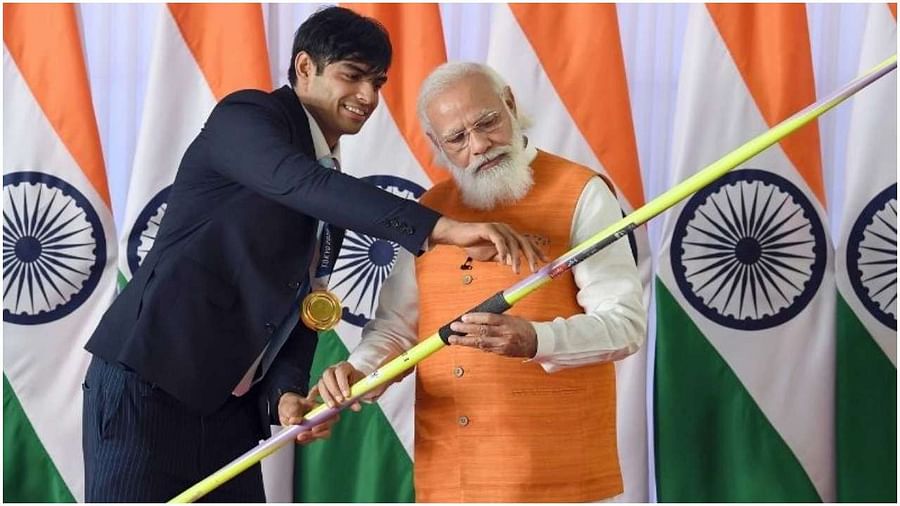 आज से शुरू हुई पीएम मोदी को मिले उपहारों की ई-नीलामी, नमामि गंगे मिशन को समर्पित होगी यह राशि Our country's Prime Minister Narendra Modi receives many gifts from across the country and the world. But do you know what the PM